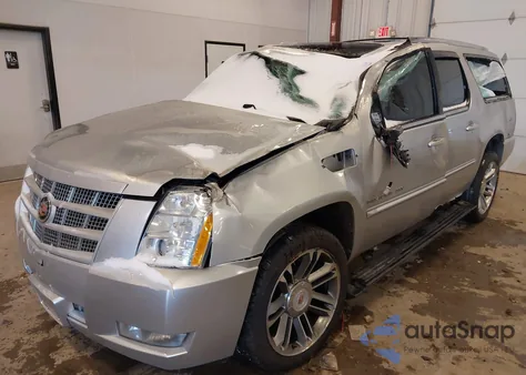 2013 Cadillac Escalade Esv Premium z USA, uszkodzony, nr VIN 1GYS4JEF3DR102324